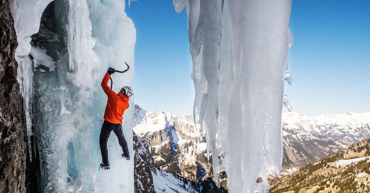 El deporte extremo de la escalada en hielo está en riesgo de extinción