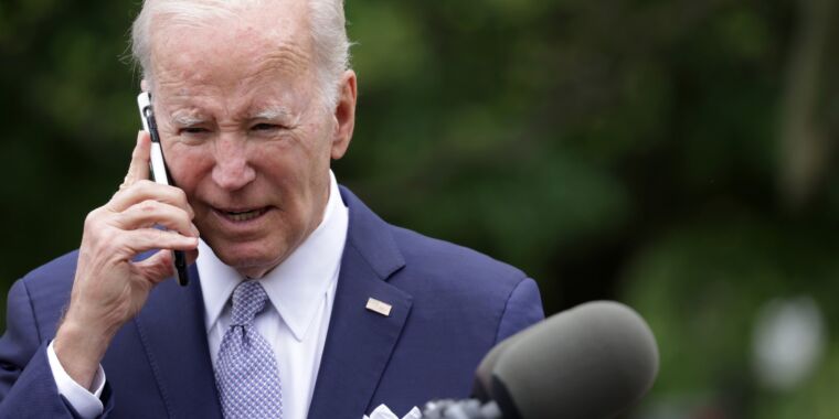 Robocall con voz artificial de Joe Biden les dice a los demócratas que no voten