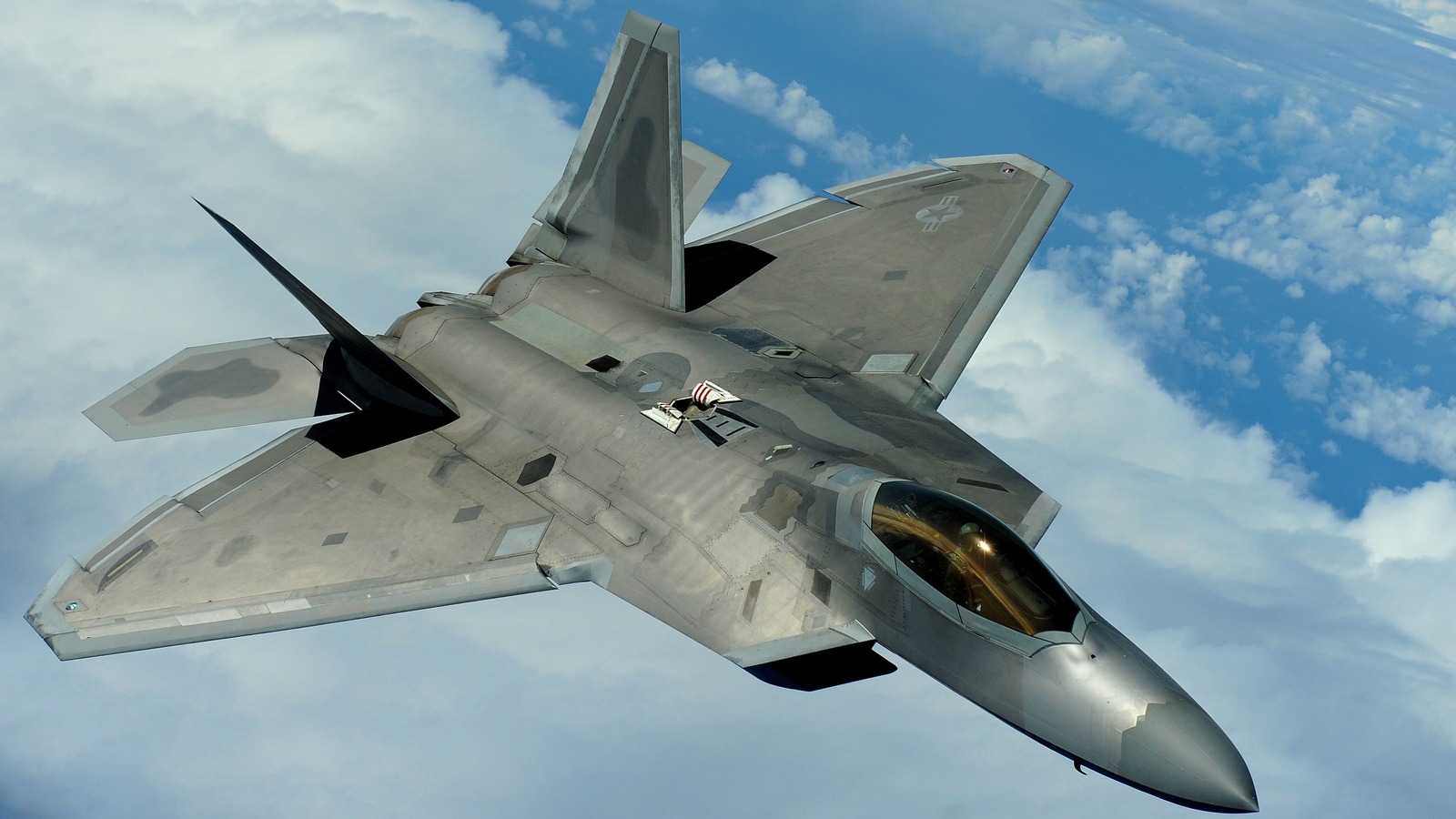 ¿A qué altura puede volar el avión de combate F-22?