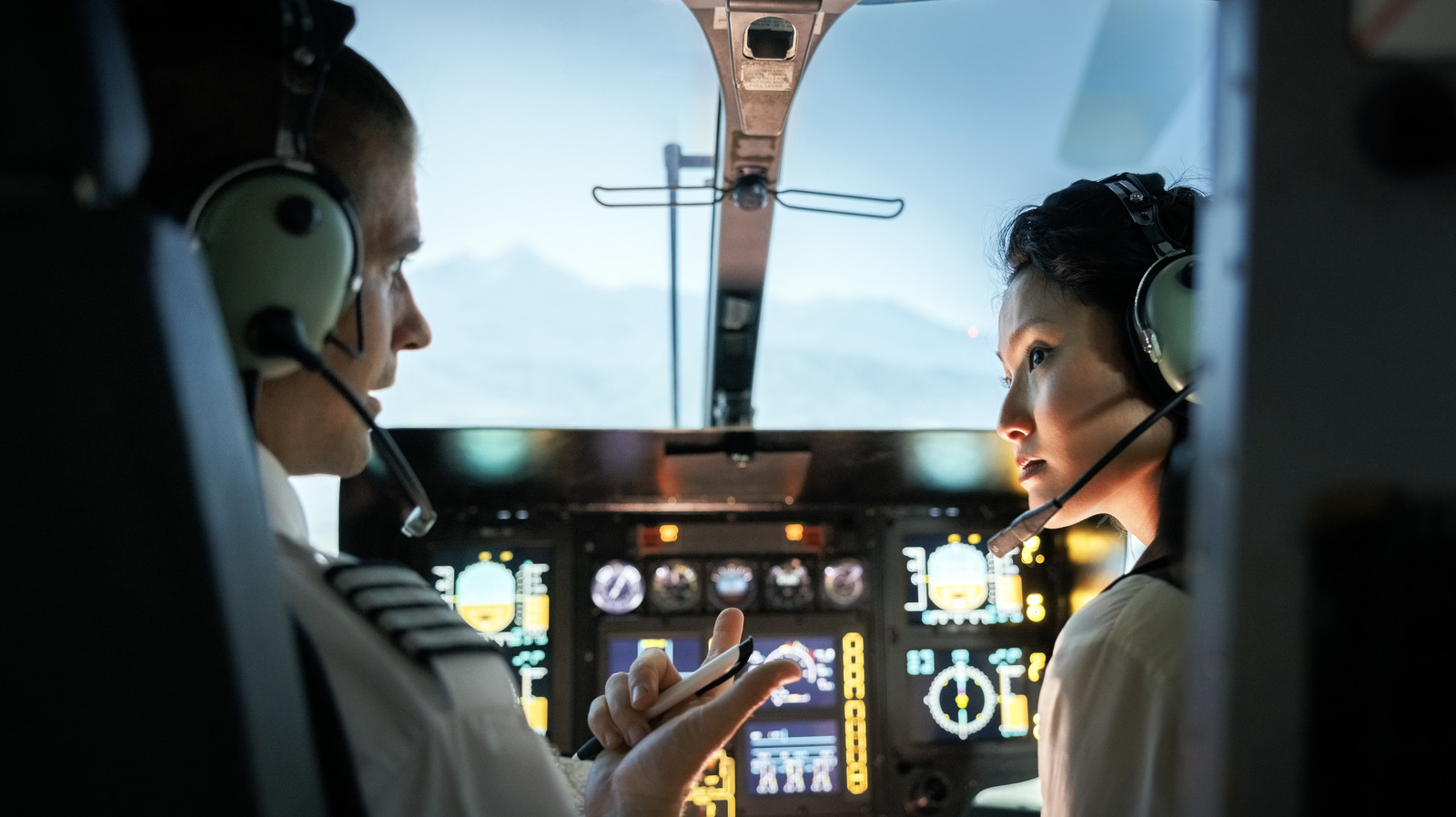 Cómo los simuladores de vuelo preparan a los pilotos para emergencias