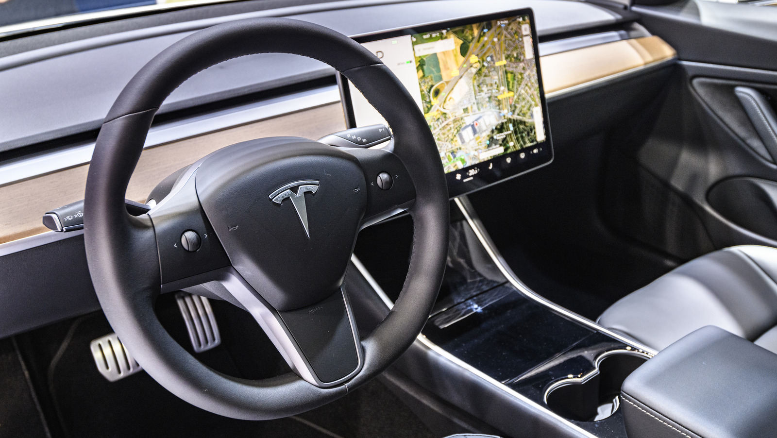 Cómo las señales de giro de Tesla hicieron que los exámenes de conducción fueran más difíciles de aprobar