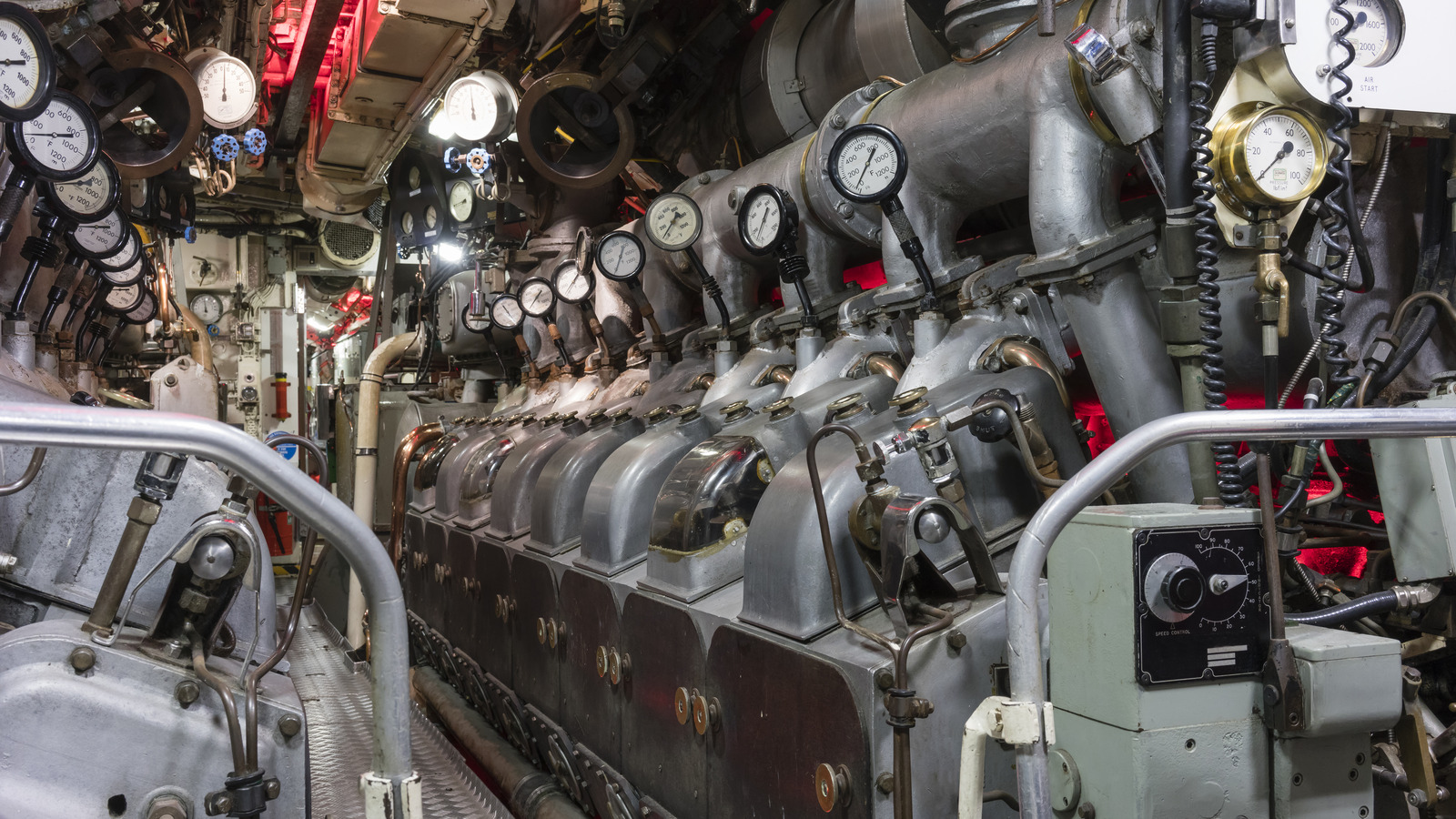 Así es como funcionan los motores submarinos diésel bajo el agua