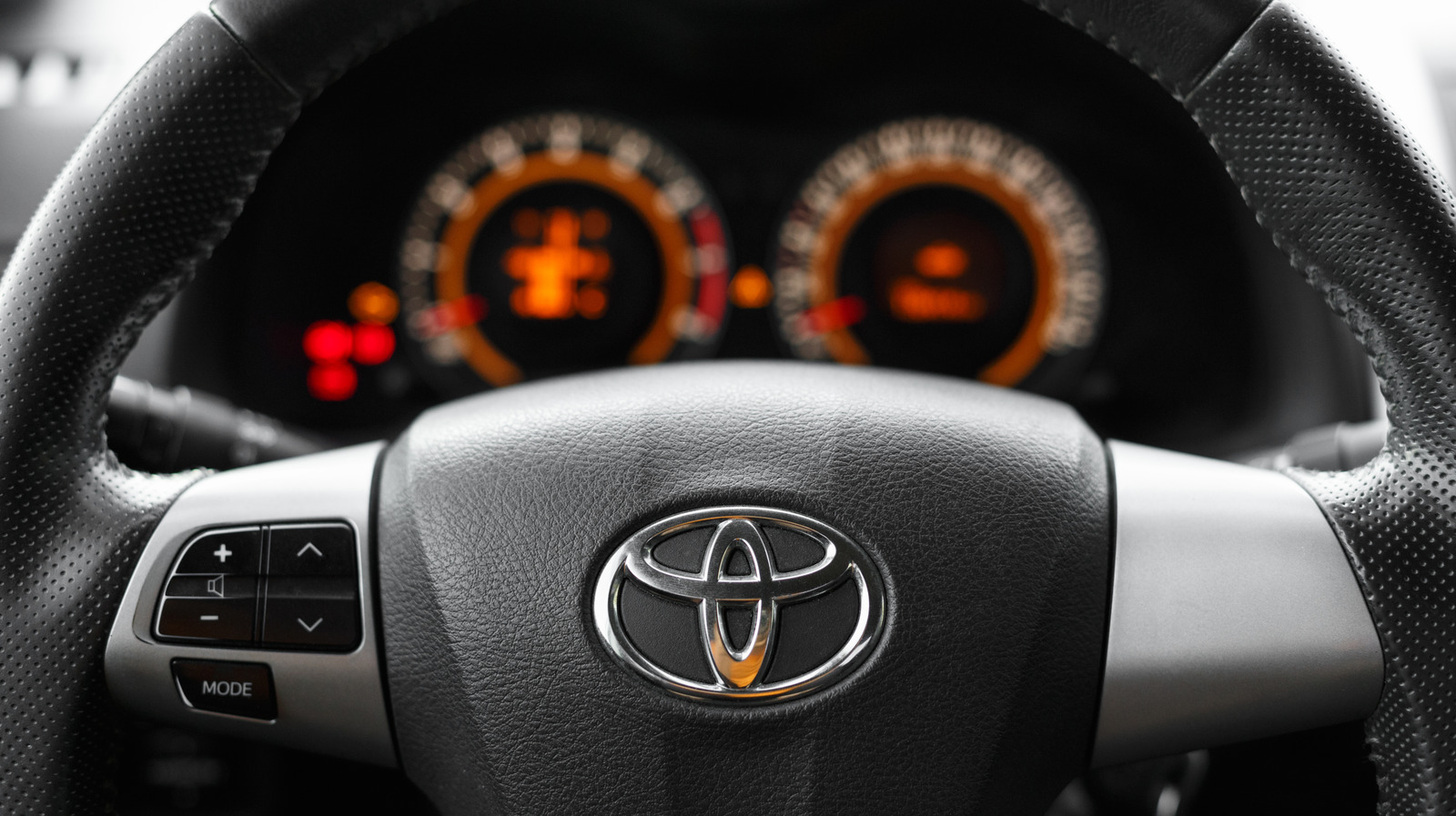 Cómo restablecer la luz de mantenimiento de su Toyota