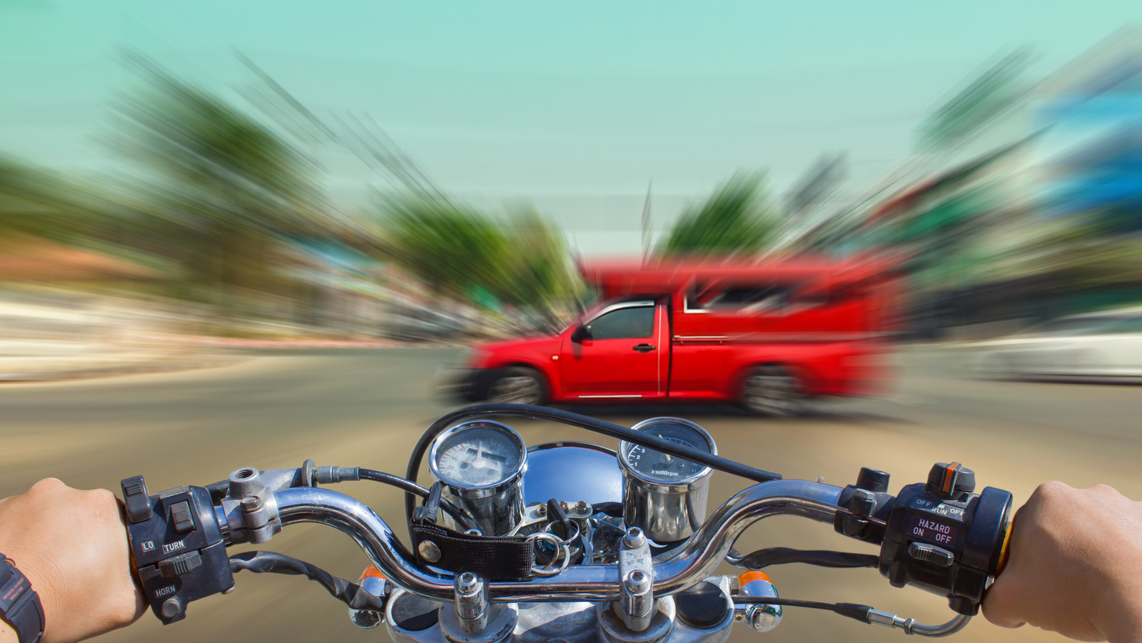 ¿Qué causa la muerte por oscilación de la motocicleta y cómo se puede solucionar?
