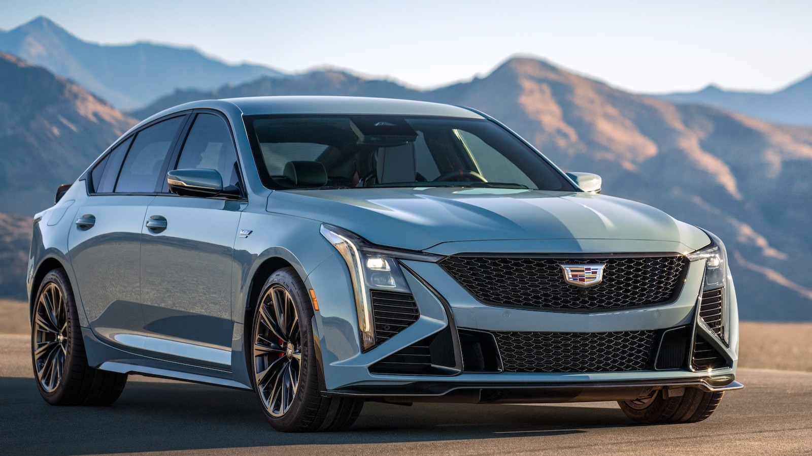Cadillac puede optar por vehículos eléctricos, pero el CT5-V Blackwing 2025 mantiene su bestial motor V8