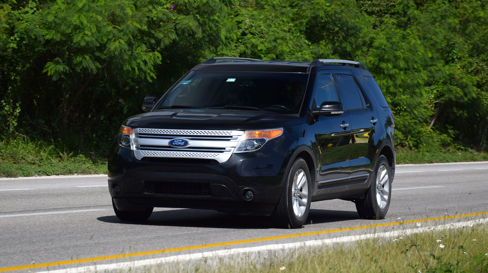 Ford retira del mercado casi 2 millones de SUV Explorer por riesgo potencial para otros conductores