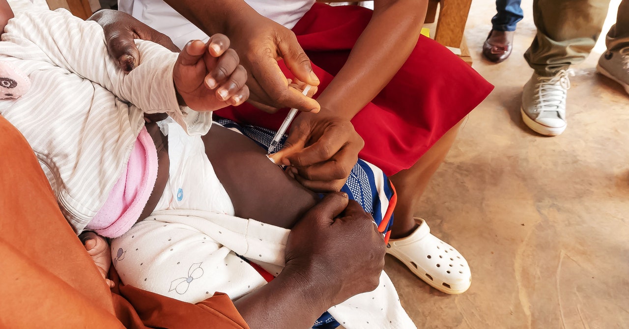 Ya comienza el primer programa del mundo de vacuna contra la malaria para niños