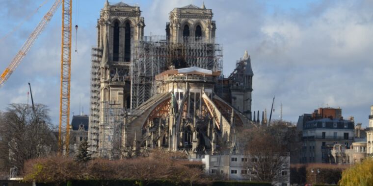La catedral de Notre Dame fue la primera en utilizar refuerzos de hierro en el siglo XII.