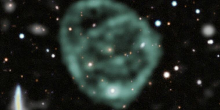 Los astrónomos creen conocer por fin el origen de los enormes “anillos de humo cósmicos”