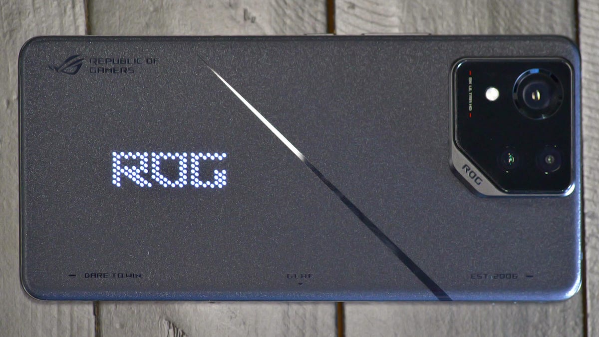 Asus ROG Phone 8 Pro sin caja: un paquete único para un teléfono para juegos elegante