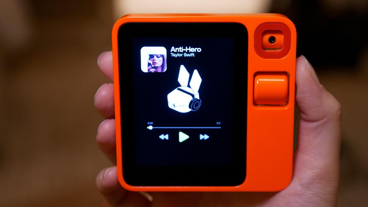 Primer vistazo al dispositivo móvil de IA Rabbit R1: vídeo