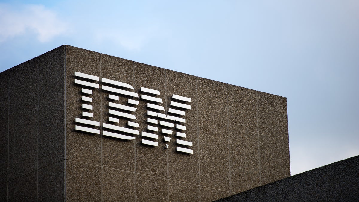 Regrese a la oficina o renuncie, dice IBM a los gerentes