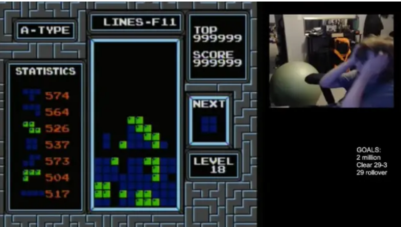 Un adolescente de 13 años se convierte en el primer ser humano en vencer al Tetris