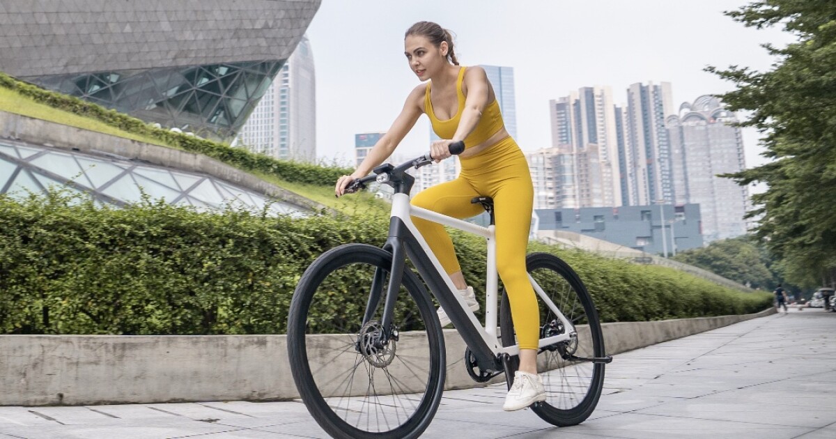 La bicicleta eléctrica de fibra de carbono Tezeus C8 mantiene las cosas elegantes y livianas