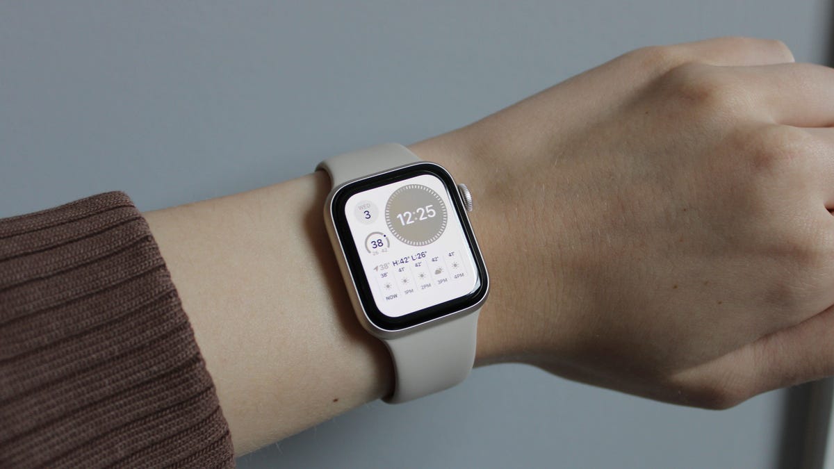 Puedes conseguir el Apple Watch SE por sólo $199 ahora mismo