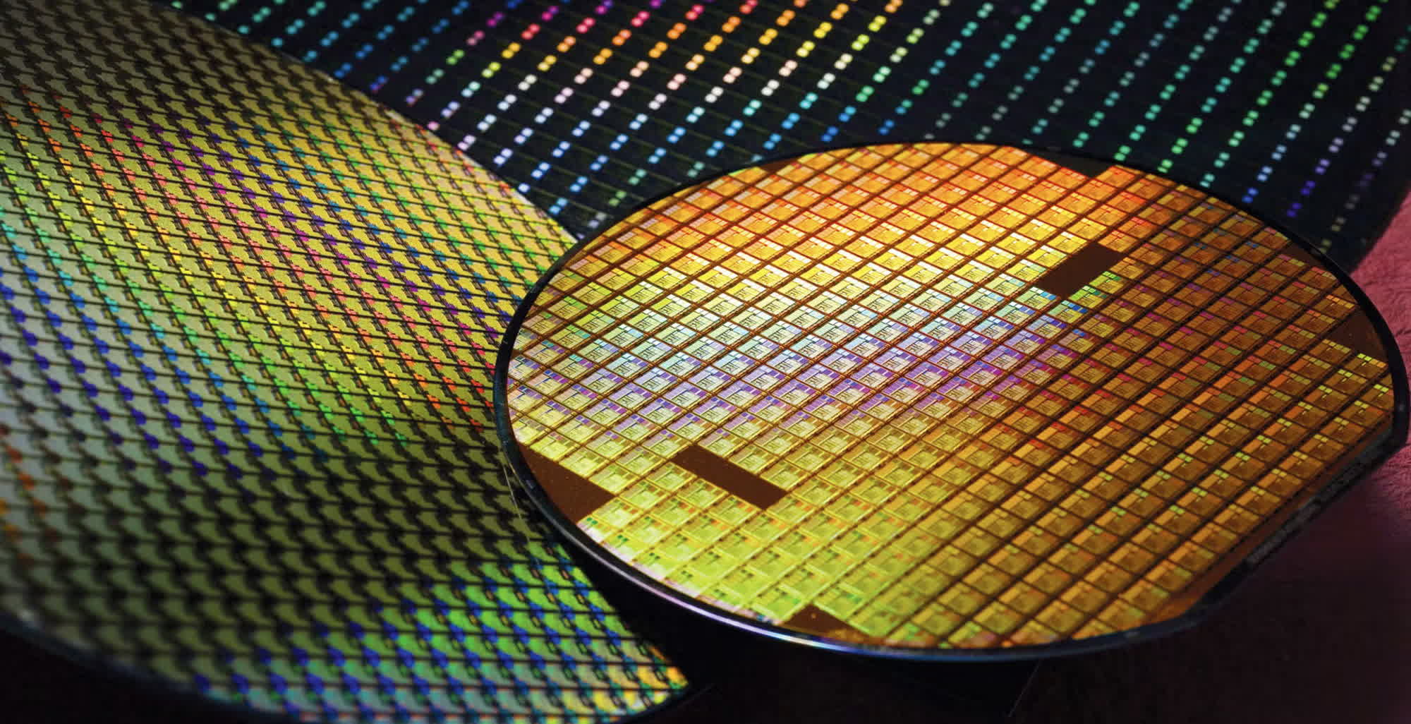 Nvidia recurre a Intel Foundry Services para ampliar la capacidad de GPU y chips de IA