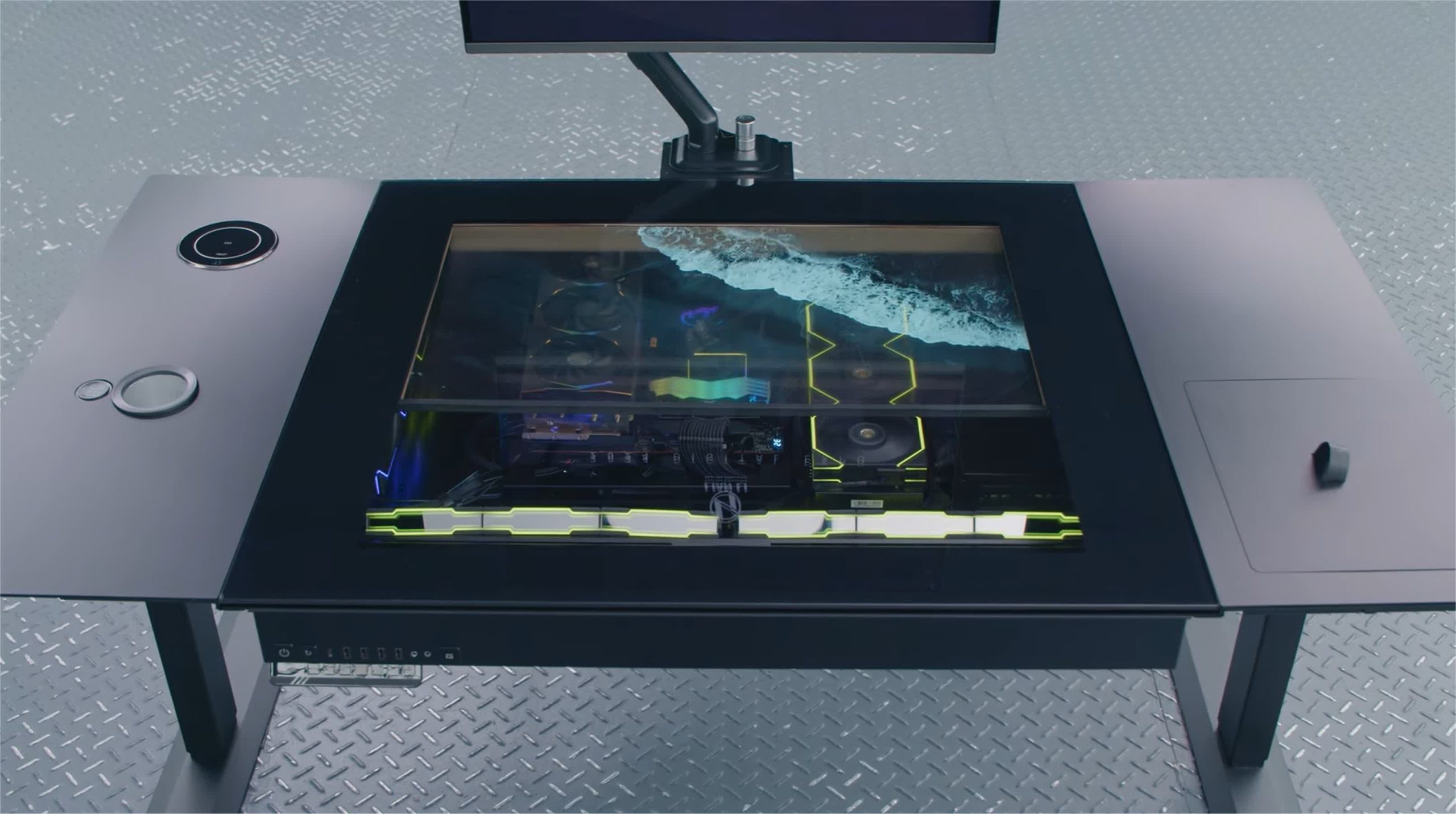 El prototipo de escritorio para juegos de Lian Li cuenta con una pantalla OLED transparente incorporada