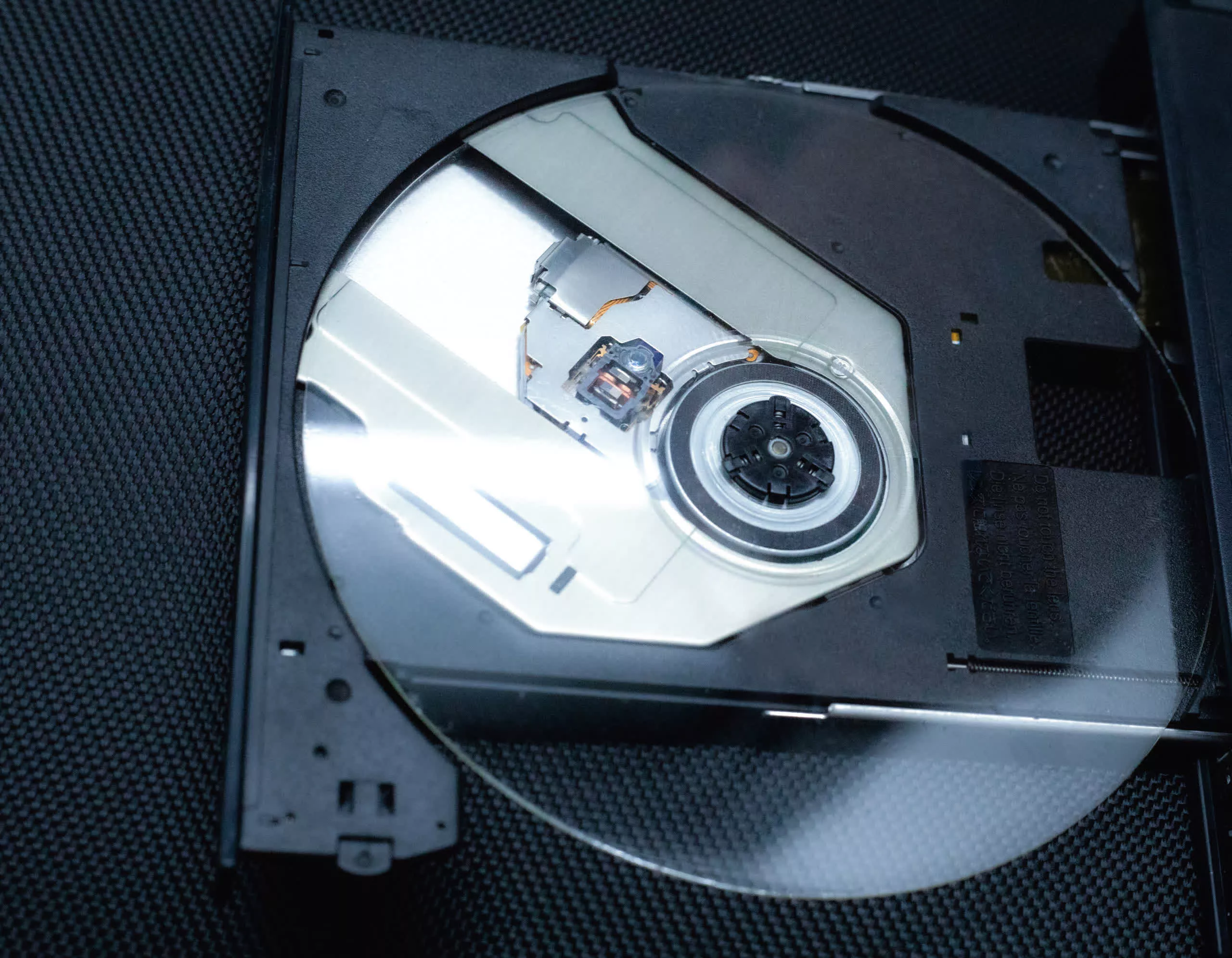 Un disco óptico tipo DVD podría almacenar 1,6 petabits (o 200 terabytes) en 100 capas