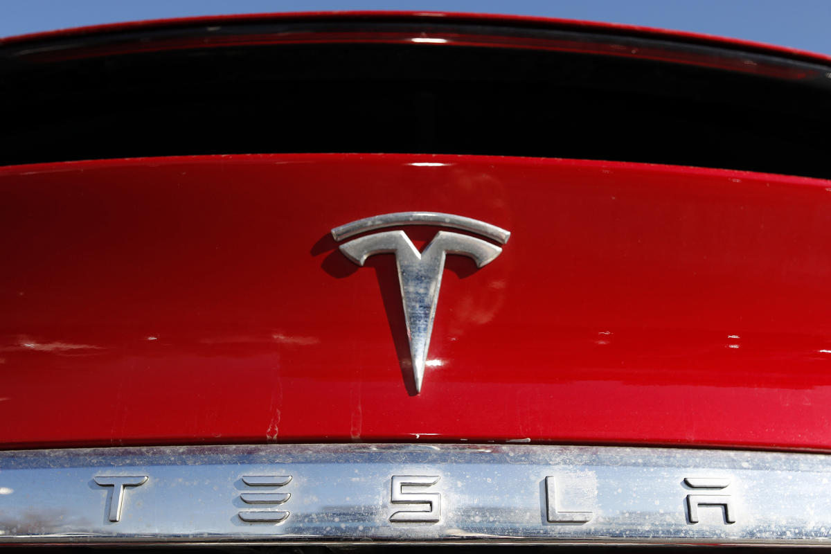 Tesla retira del mercado más de 2 millones de vehículos eléctricos porque el texto de la luz de advertencia es demasiado pequeño