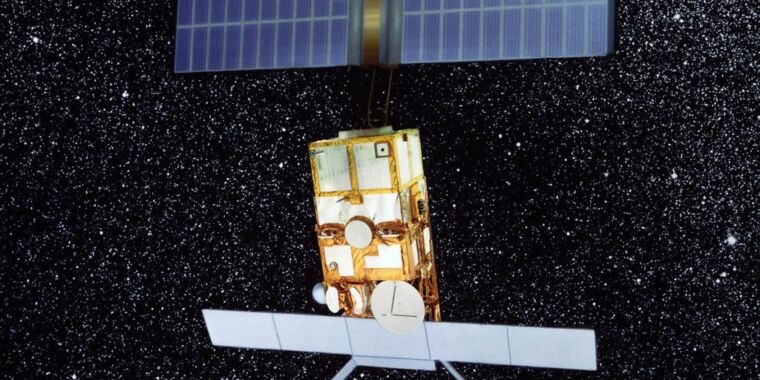Un gran satélite europeo regresará incontroladamente a la Tierra el miércoles