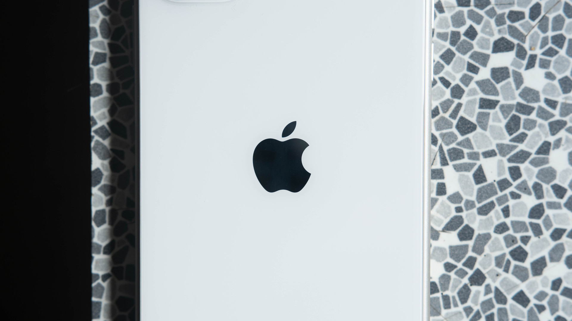 El iPhone plegable de Apple supuestamente tuvo un problema, los paneles defectuosos pueden ser los culpables