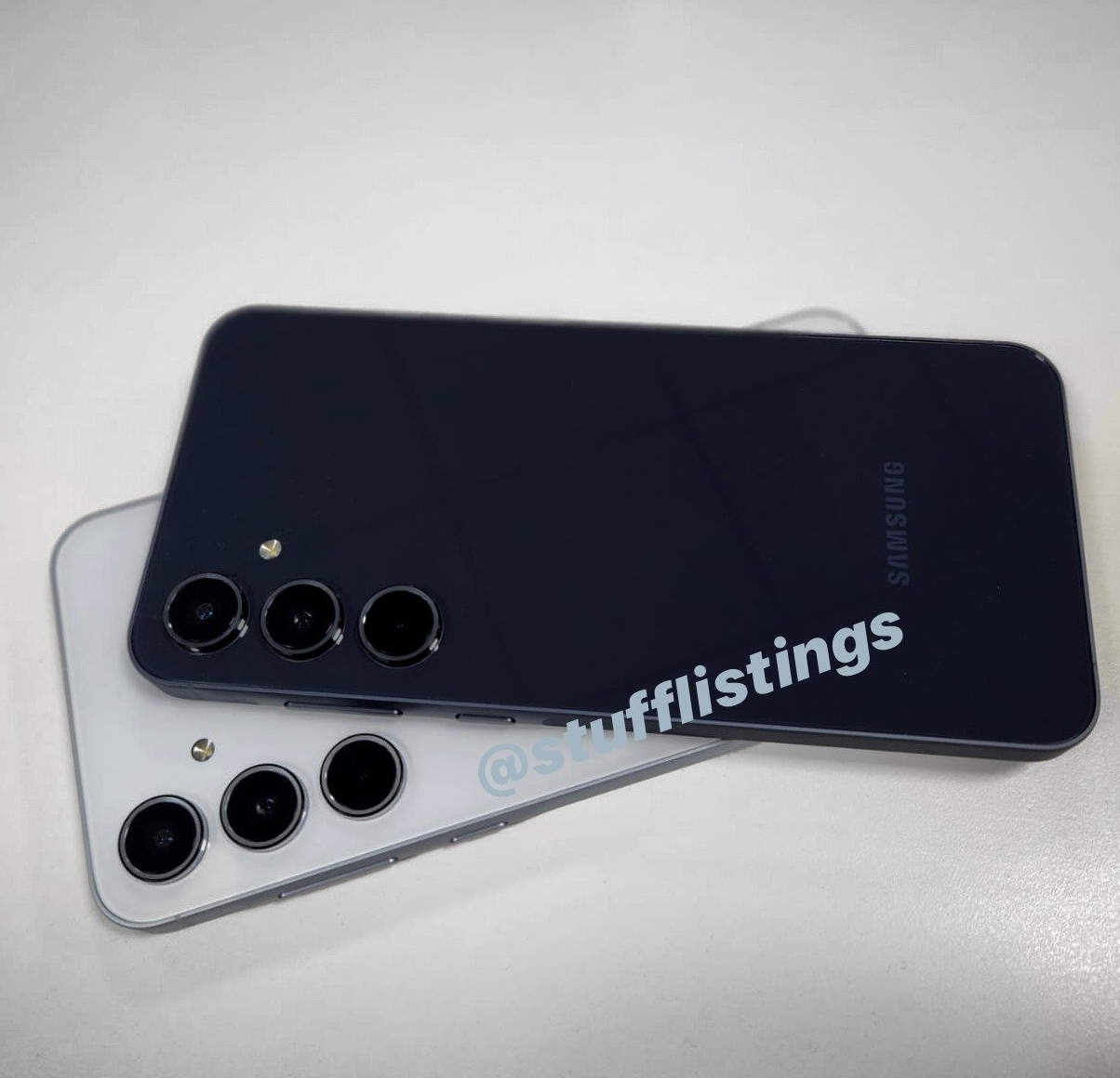 Una nueva filtración del Galaxy A55 muestra este teléfono en persona