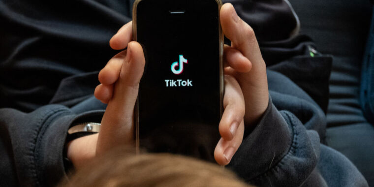 La UE acusa a TikTok de no impedir que los niños se hagan pasar por adultos