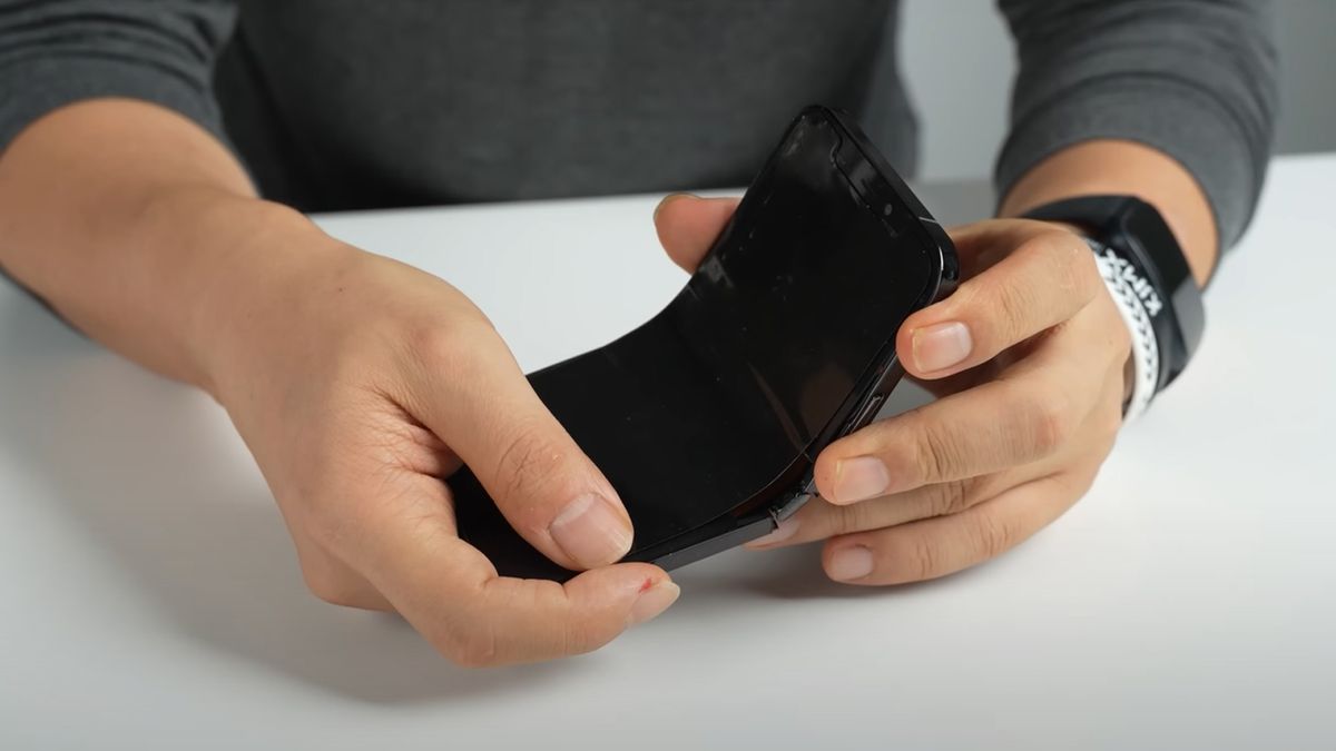El rumoreado dispositivo plegable de Apple podría ser una tableta o una computadora portátil en lugar de un iPhone, según un nuevo informe