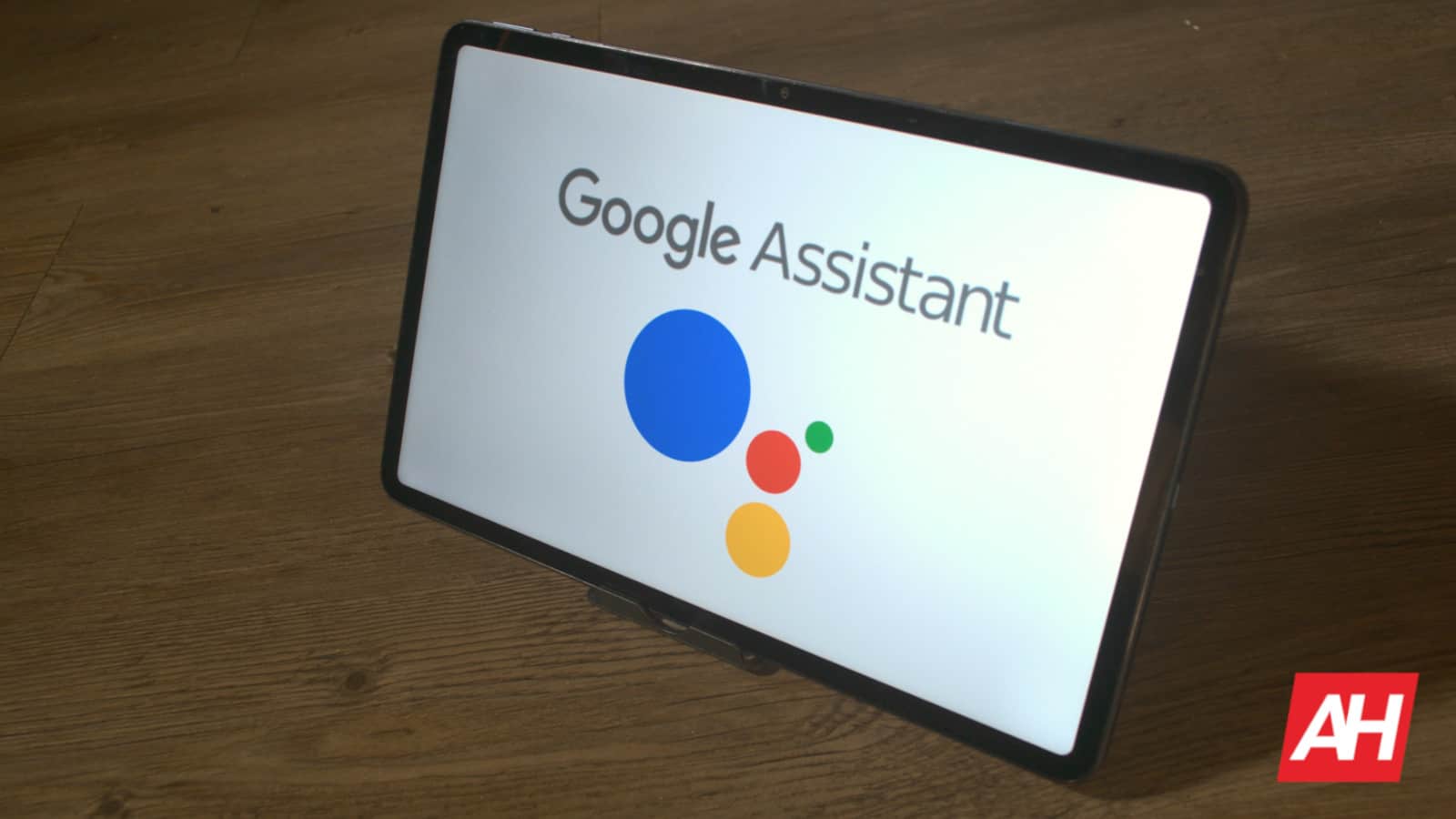 Google Assistant Broadcast aparentemente necesita dos pasos para cumplir