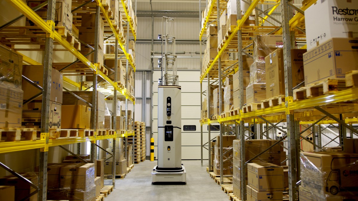El enorme robot de escaneo de estanterías de Dexory llega a Norteamérica