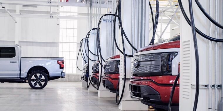 Ford reconsidera la estrategia de vehículos eléctricos y está trabajando en una plataforma de vehículos eléctricos más pequeña y más barata
