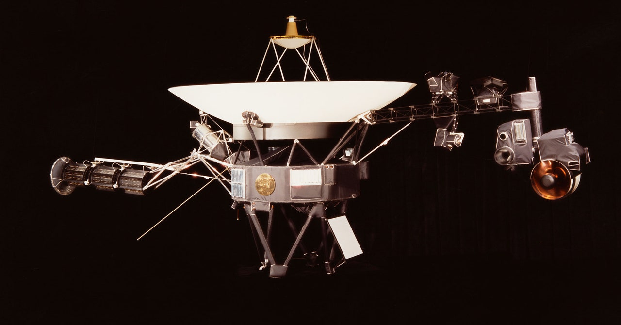 Los ingenieros de la NASA se apresuran para reparar la Voyager 1
