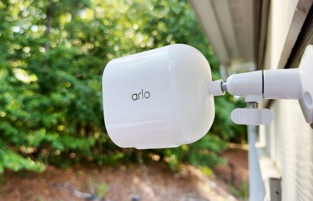 Aún puede obtener una cámara de seguridad Arlo 2K con batería por solo $ 100 con esta oferta