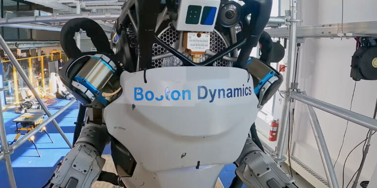 Atlas de Boston Dynamics prueba el trabajo de inventario y mejora en el levantamiento