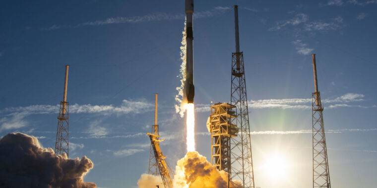 SpaceX lanza satélites militares sintonizados para rastrear misiles hipersónicos