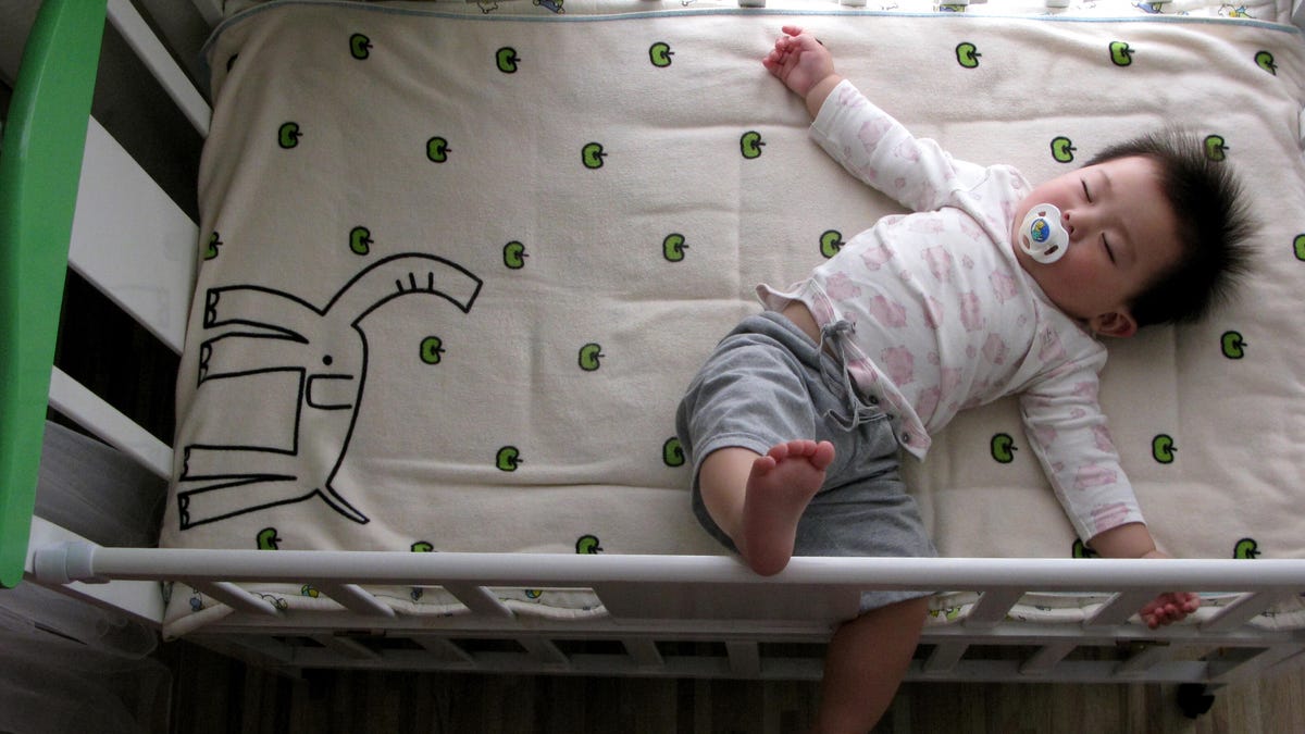 Revise su colchón Pack-and-Play: se retiran del mercado 20 000 camas infantiles