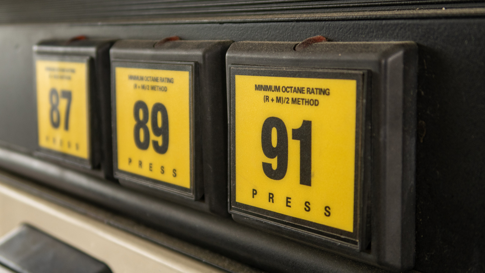 Qué significan los diferentes índices de octanaje en la bomba de gasolina (y por qué necesita saberlo)