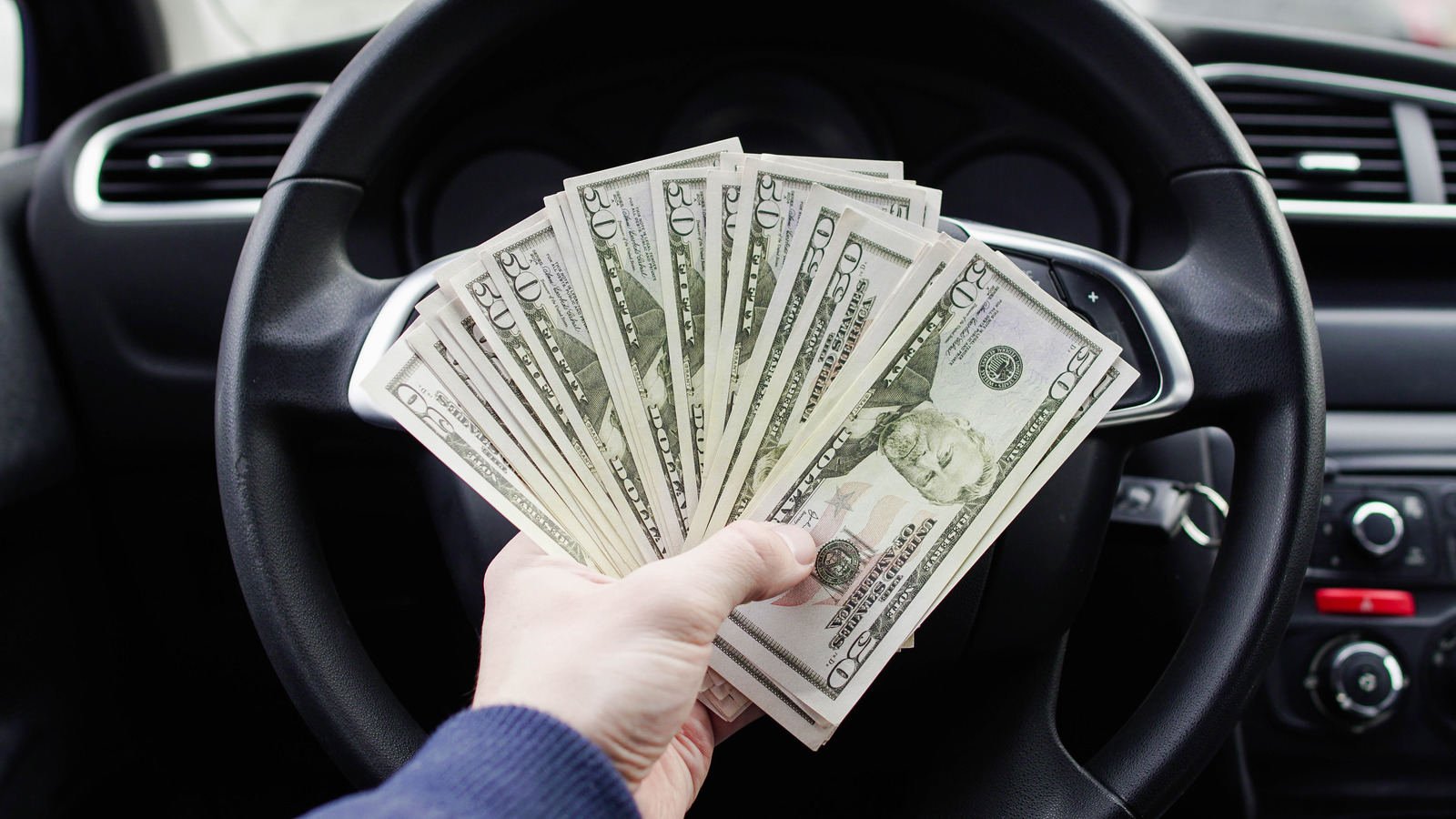 5 malos hábitos de conducción que hacen perder tu dinero