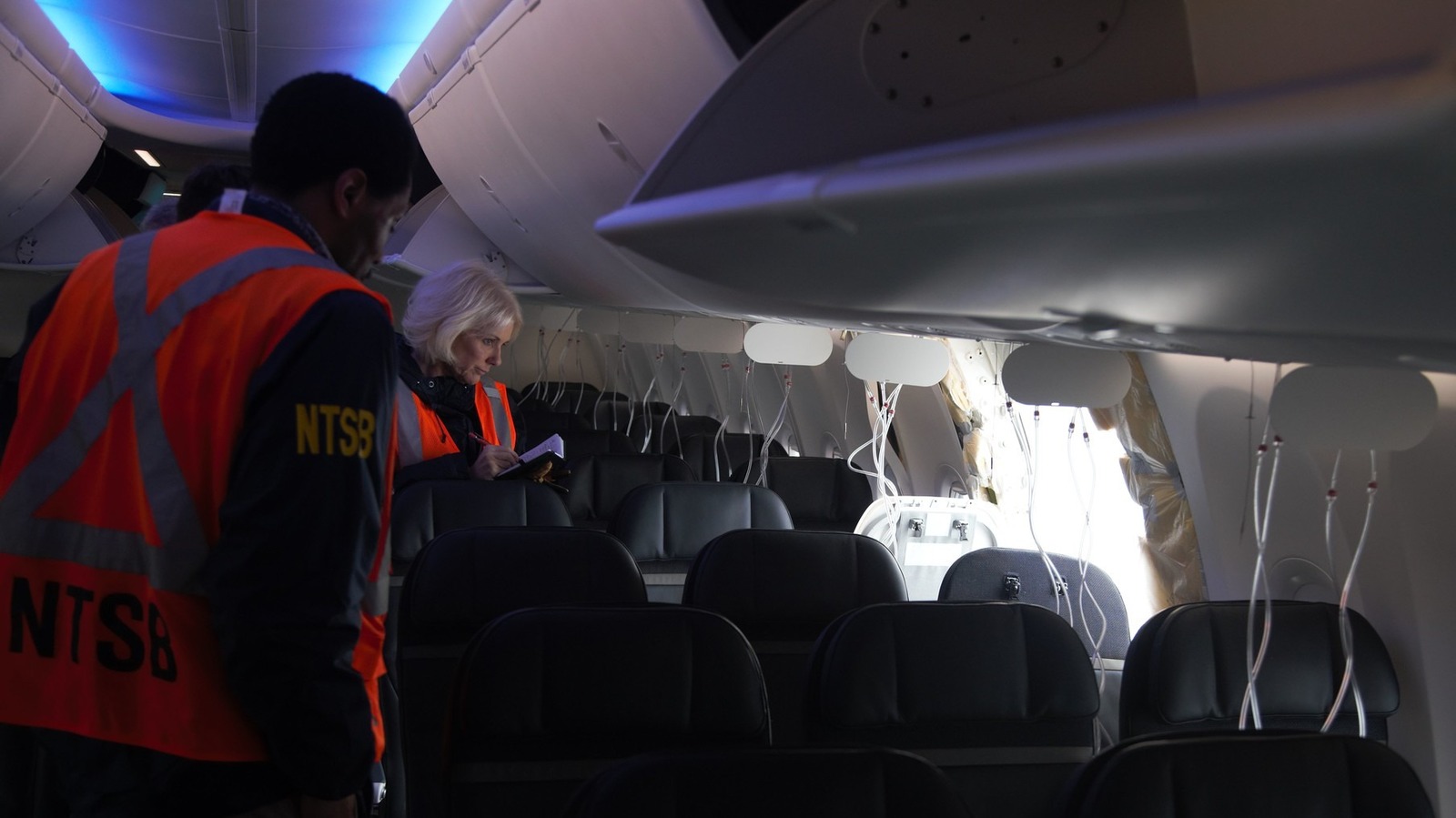 La NTSB descubre que el Boeing 737 Max 9 puede haber carecido de pernos de puerta críticos