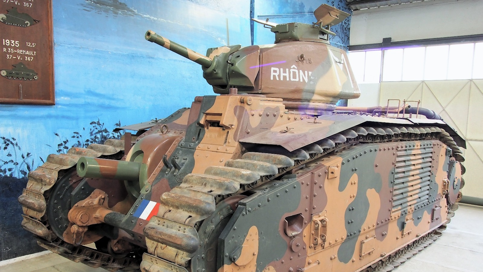 Todo lo que hay que saber sobre el tanque de infantería pesada ‘Schneider Char B1’