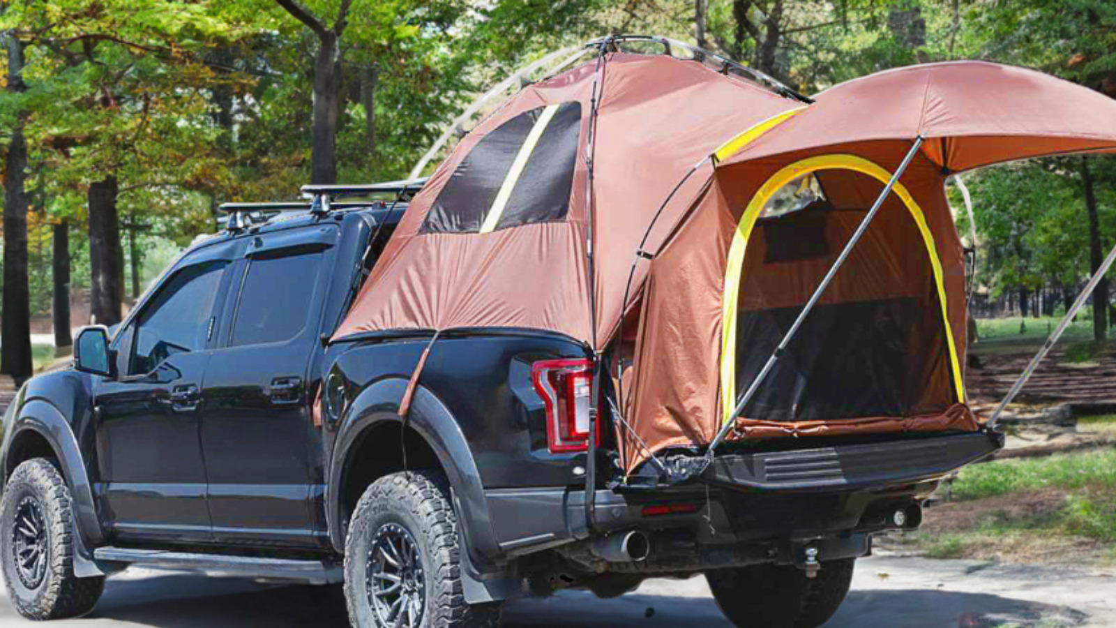 Camping con plataforma de camión para principiantes: equipo, consejos y trucos