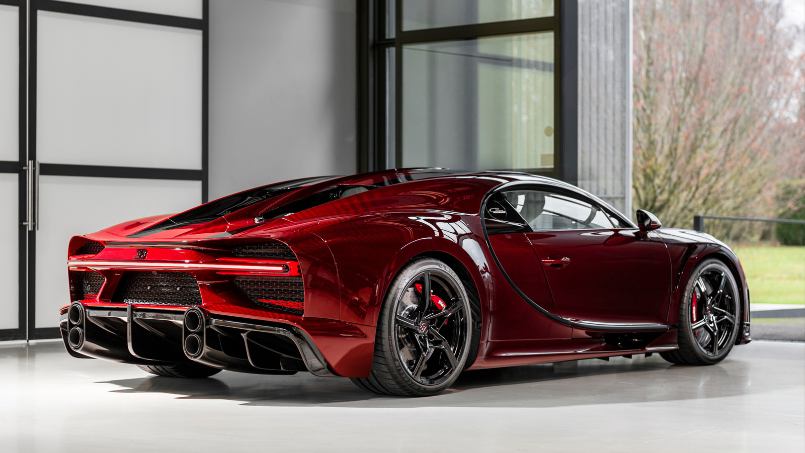 Este Bugatti Chiron Super Sport de carbono rojo asume el año del dragón con estilo
