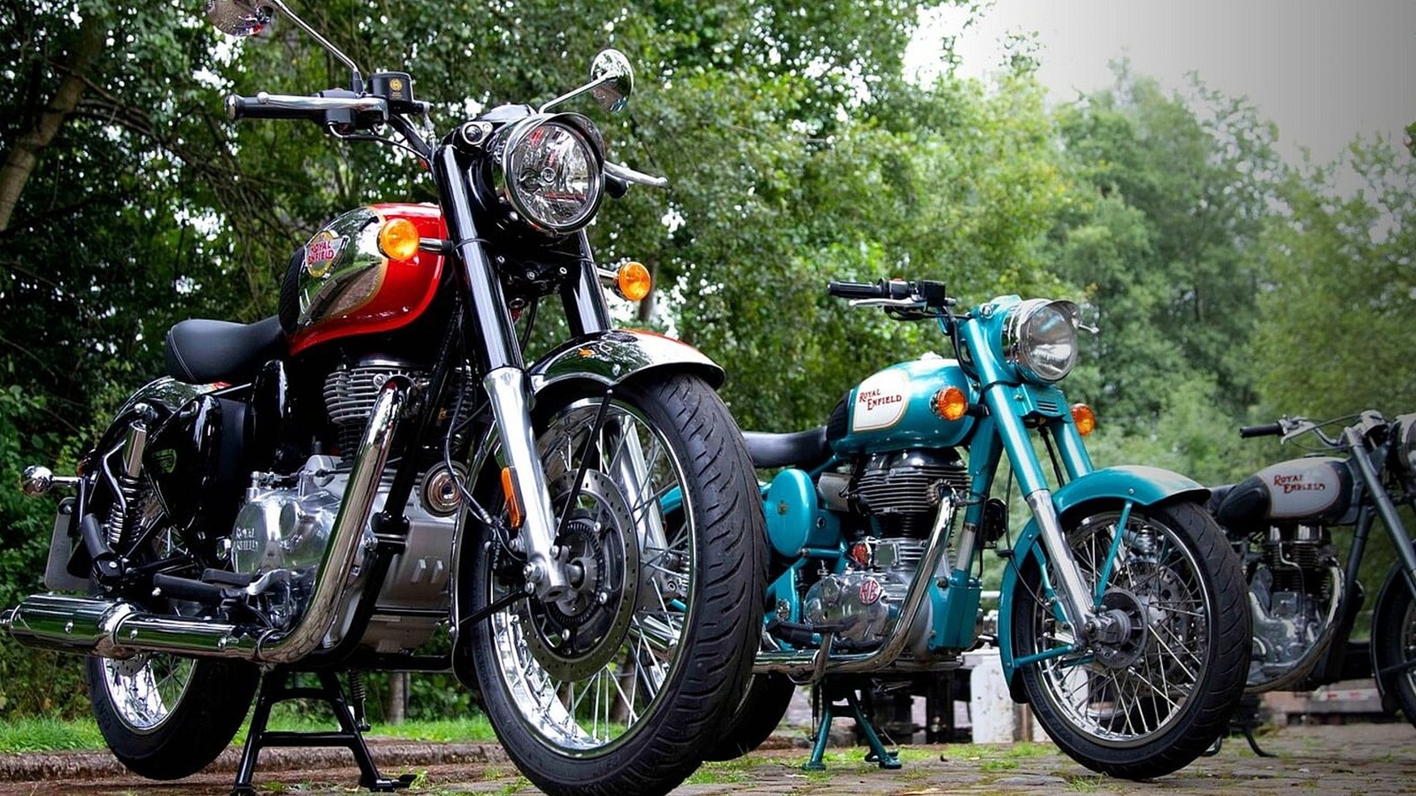 ¿Dónde se fabrican las motocicletas Royal Enfield y quién es el propietario de la empresa ahora?