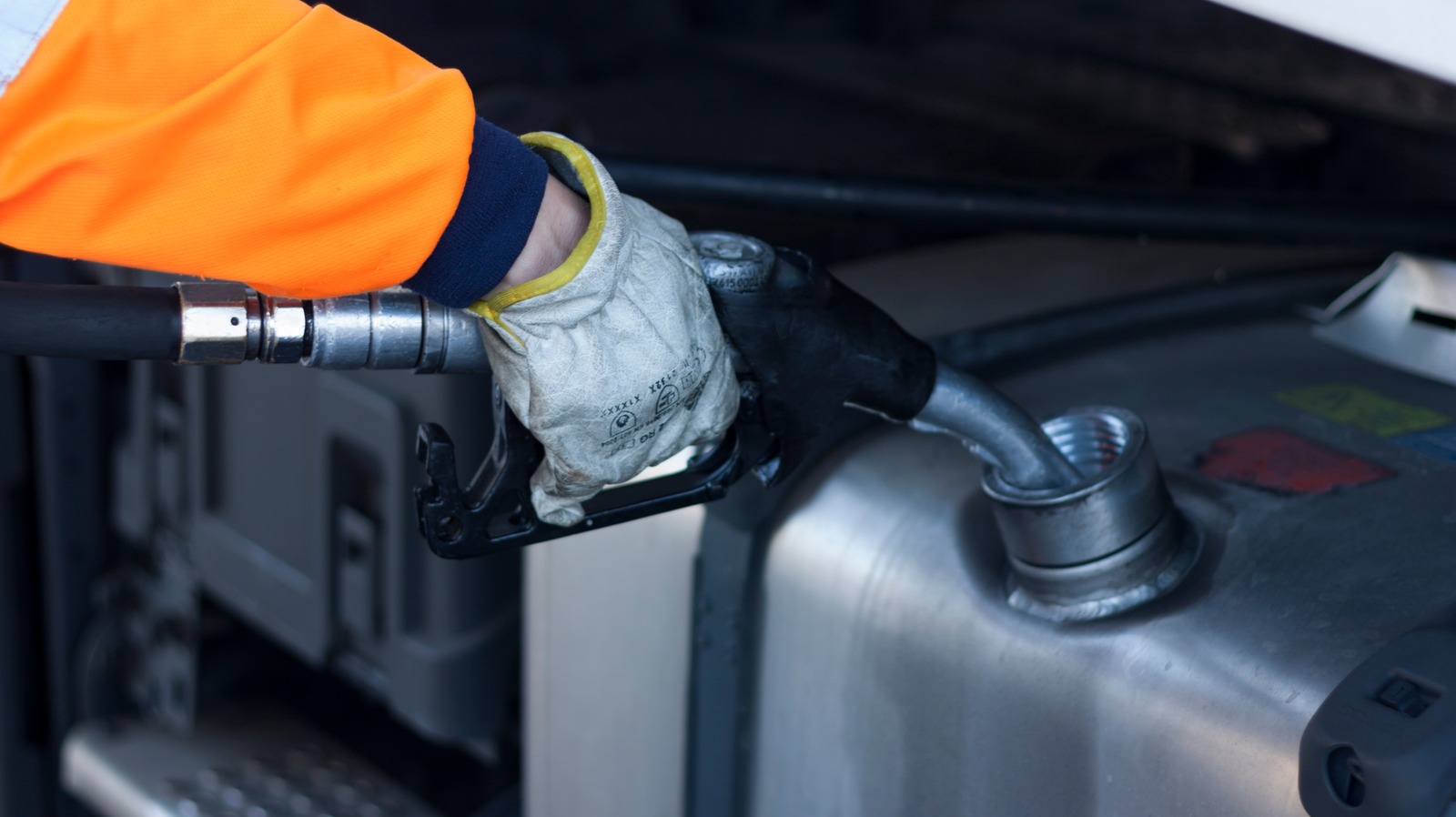 5 aditivos para combustible diésel que los camioneros confían en