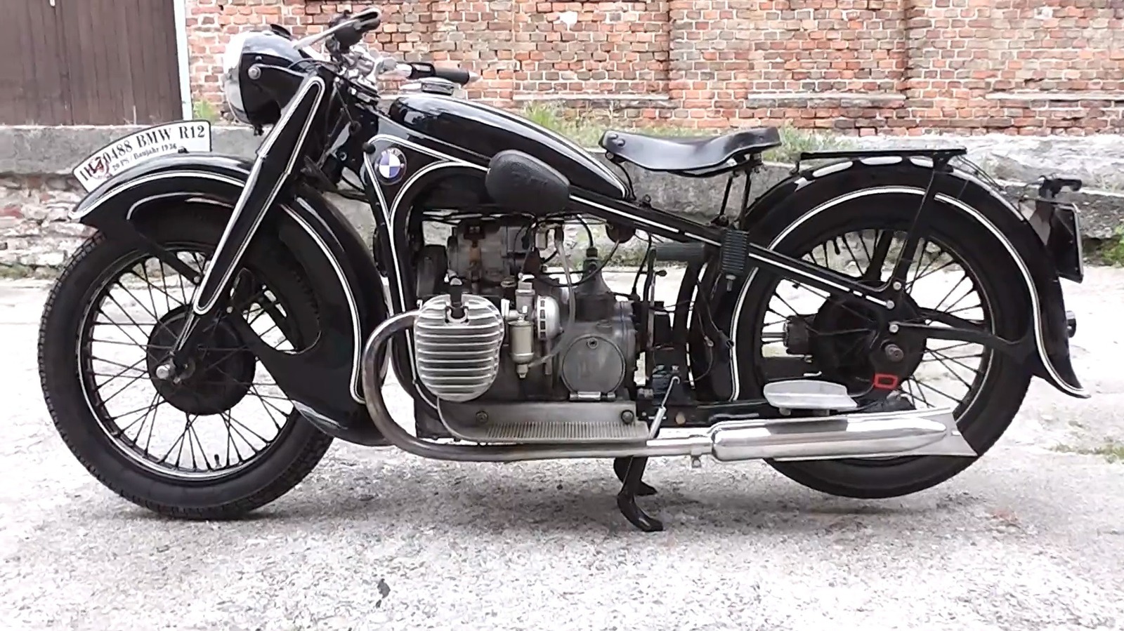 Todo sobre la motocicleta BMW R12 de 1936