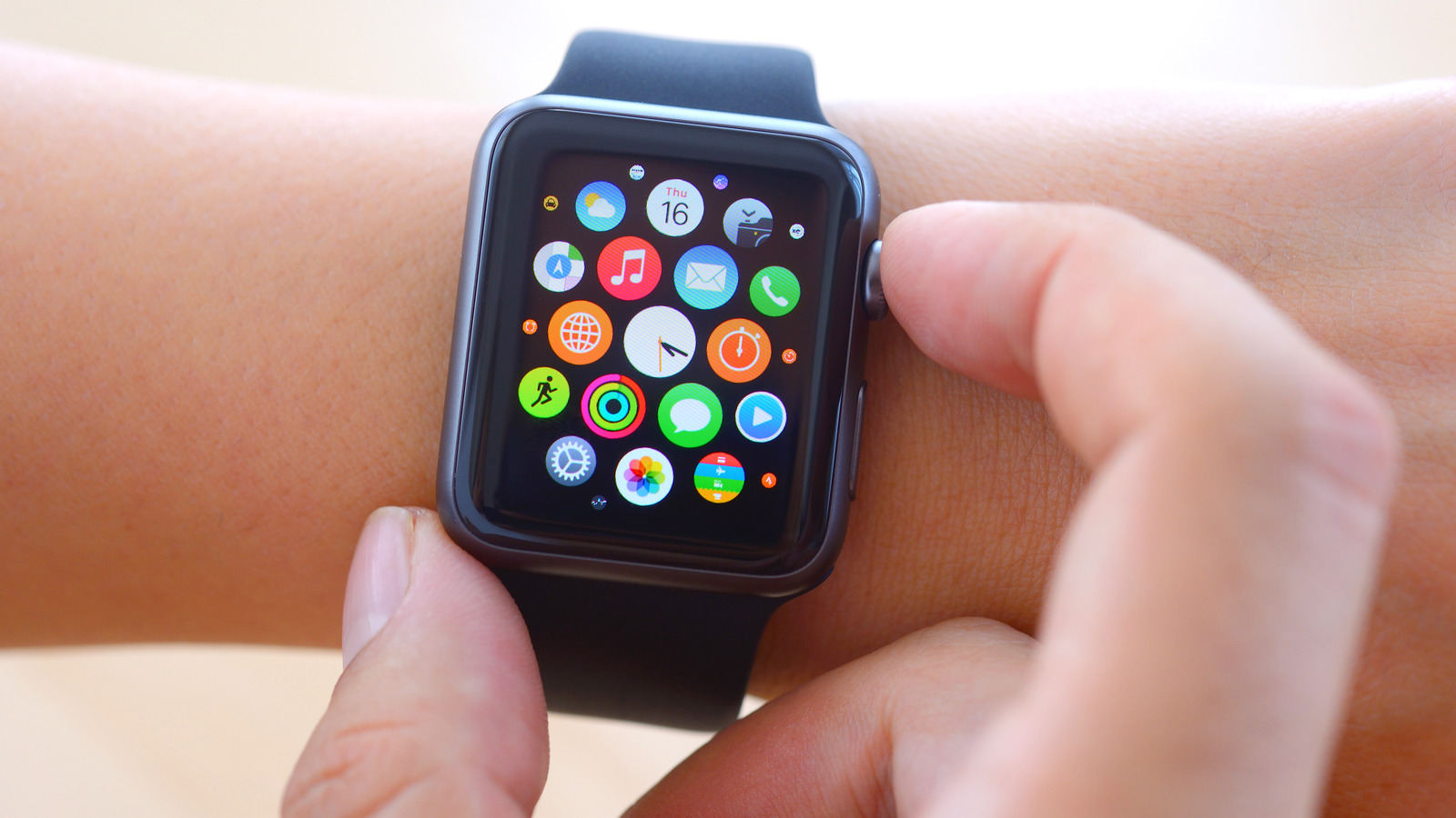 La FDA advierte contra los dispositivos portátiles que afirman ofrecer la rumoreada tecnología Apple Watch