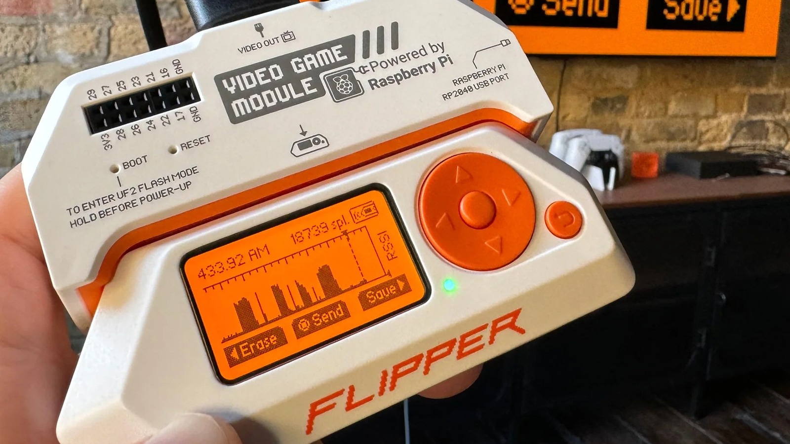 Este accesorio Raspberry Pi puede convertir tu Flipper Zero en una mini consola de juegos