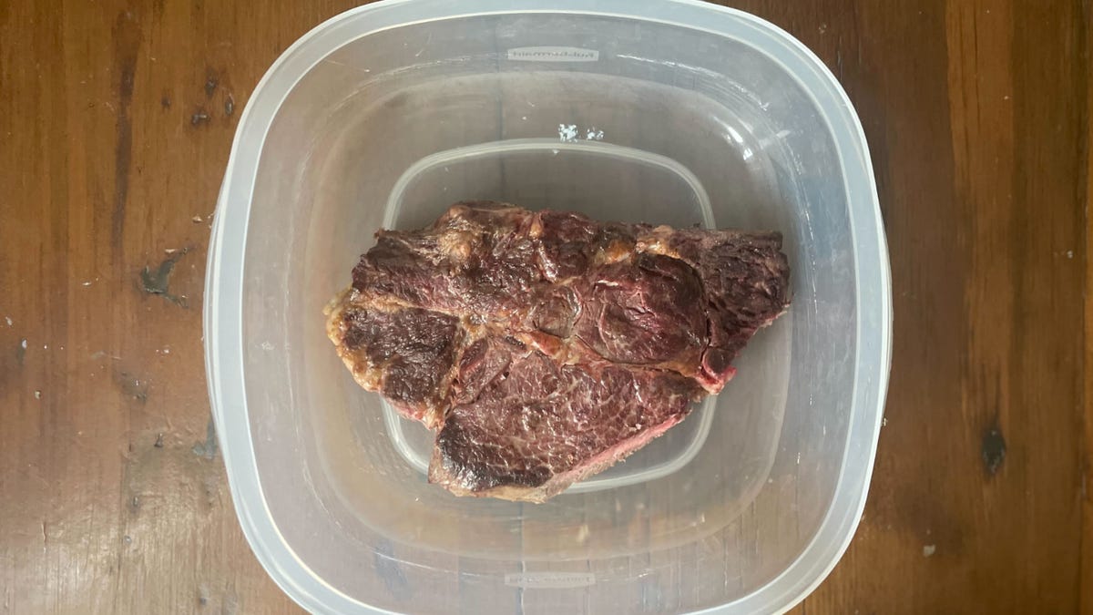 Esta es la mejor manera de recalentar un bistec, según mis pruebas