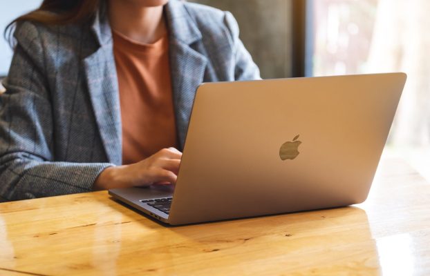 Cómo elegir la mejor computadora portátil MacBook para empleados de pequeñas empresas