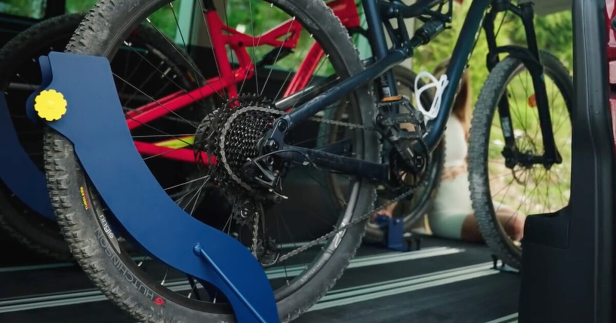 El sistema Slide&Go mantiene las bicicletas en su sitio en la parte trasera de las furgonetas